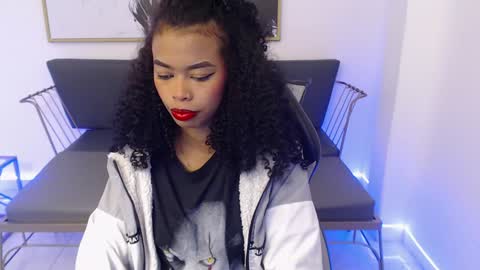 Snapshot of shenna_brunette_ chatting on 12-18-24, 01:34 Shenna online show from 12-18-24, 01:34