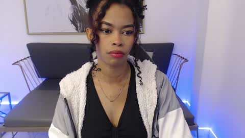 Snapshot of shenna_brunette_ chatting on 12-19-24, 01:18 Shenna online show from 12-19-24, 01:18
