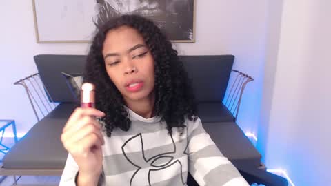 Snapshot of shenna_brunette_ chatting on 12-23-24, 01:24 Shenna online show from 12-23-24, 01:24