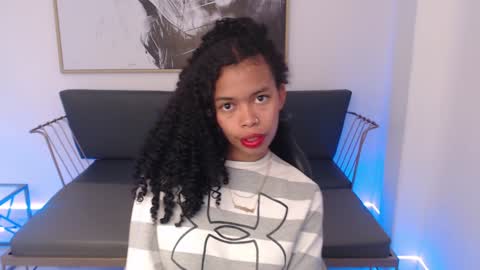Snapshot of shenna_brunette_ chatting on 12-24-24, 01:17 Shenna online show from 12-24-24, 01:17