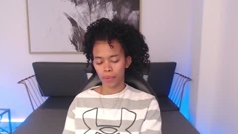 Snapshot of shenna_brunette_ chatting on 12-24-24, 04:51 Shenna online show from 12-24-24, 04:51