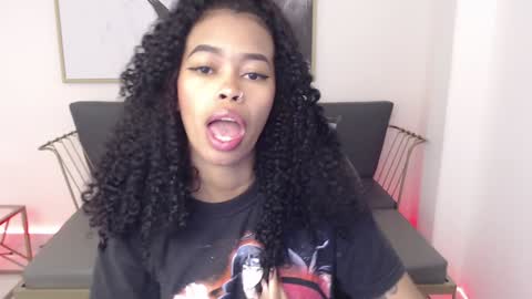 Snapshot of shenna_brunette_ chatting on 12-27-24, 01:28 Shenna online show from 12-27-24, 01:28