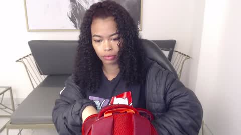 Snapshot of shenna_brunette_ chatting on 01-03-25, 01:03 Shenna online show from 01-03-25, 01:03