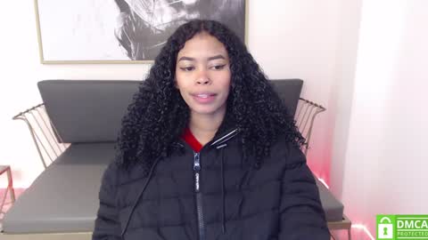 Snapshot of shenna_brunette_ chatting on 01-20-25, 01:00 Shenna online show from 01-20-25, 01:00