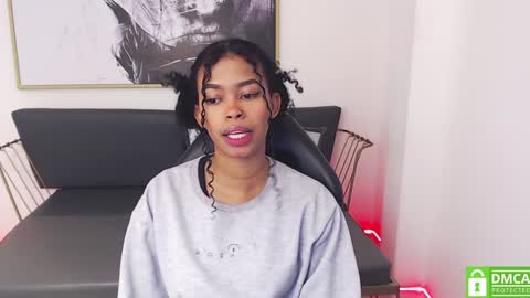 Snapshot of shenna_brunette_ chatting on 01-22-25, 01:00 Shenna online show from 01-22-25, 01:00