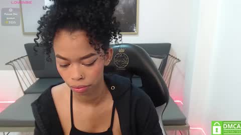 Snapshot of shenna_brunette_ chatting on 02-15-25, 01:05 Shenna online show from 02-15-25, 01:05