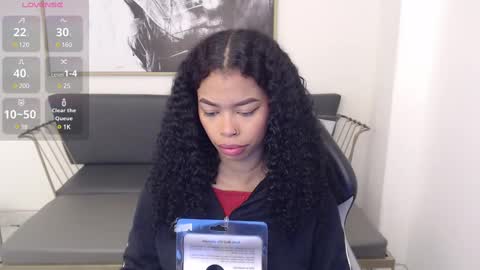 Snapshot of shenna_brunette_ chatting on 02-19-25, 01:06 Shenna online show from 02-19-25, 01:06