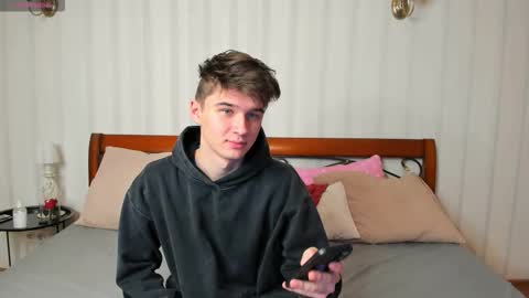 Snapshot of sherlockmax chatting on 09-27-25, 07:30 Max online show from 09-27-25, 07:30