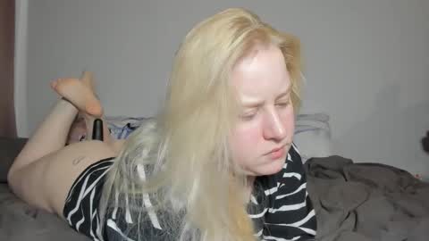 Snapshot of sherlystero chatting on 10-19-25, 06:25 sher online show from 10-19-25, 06:25