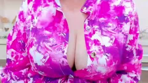 Snapshot of sherry_french chatting on 07-28-26, 06:20 Sherry online show from 07-28-26, 06:20