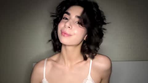 Snapshot of sheryllmafua chatting on 06-04-26, 11:38 Amy online show from 06-04-26, 11:38