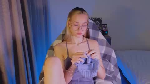 Snapshot of shey1i chatting on 12-19-25, 03:52 Sheyli online show from 12-19-25, 03:52