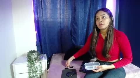 Snapshot of shiara_blake chatting on 09-23-25, 02:09 Melissa online show from 09-23-25, 02:09