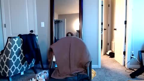 Snapshot of shimmyloe chatting on 12-19-25, 04:14 shimmyloe online show from 12-19-25, 04:14