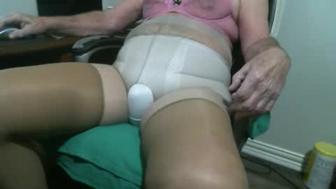 Snapshot of shine66shine chatting on 01-29-25, 09:39 shine66shine online show from 01-29-25, 09:39