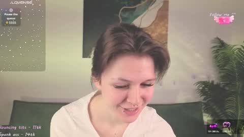 Snapshot of shine_vivi chatting on 01-08-26, 01:24 Vivi online show from 01-08-26, 01:24