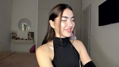 Snapshot of shineel chatting on 01-15-26, 02:27 Shineel online show from 01-15-26, 02:27