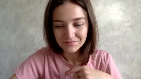 Snapshot of shining_pearl chatting on 10-20-25, 09:54 Jesica online show from 10-20-25, 09:54