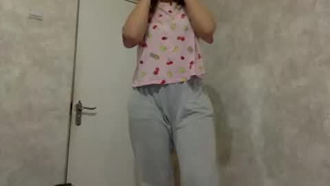 Snapshot of shining_pearl chatting on 11-06-25, 09:15 Jesica online show from 11-06-25, 09:15