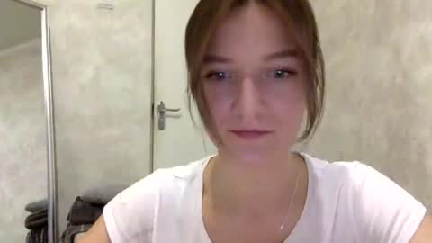 Snapshot of shining_pearl chatting on 11-11-25, 08:42 Jesica online show from 11-11-25, 08:42