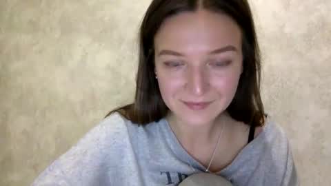 Snapshot of shining_pearl chatting on 11-17-25, 10:04 Jesica online show from 11-17-25, 10:04