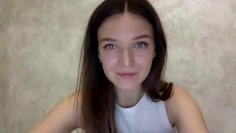 Snapshot of shining_pearl chatting on 12-18-25, 09:32 Jesica online show from 12-18-25, 09:32