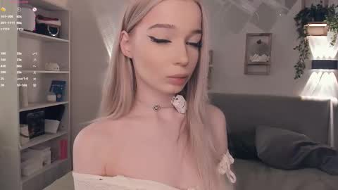 Stella  online show from 03-31-26, 09:53