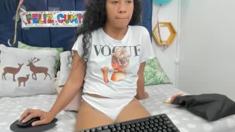 Snapshot of shira_sexylove chatting on 01-27-25, 06:09 shira_sexylove online show from 01-27-25, 06:09