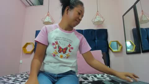 Snapshot of shira_sexylove chatting on 11-30-25, 11:42 shira_sexylove online show from 11-30-25, 11:42