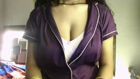 Snapshot of shiri_hot chatting on 10-14-25, 09:26 Siri online show from 10-14-25, 09:26