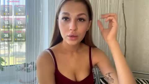 Snapshot of shirleepoma chatting on 06-19-26, 06:29 Joli online show from 06-19-26, 06:29