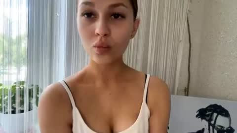 Snapshot of shirleepoma chatting on 06-25-26, 08:30 Joli online show from 06-25-26, 08:30