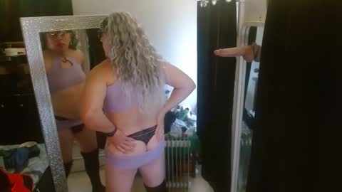 Snapshot of shirleyjo chatting on 01-18-26, 07:28 sarah online show from 01-18-26, 07:28