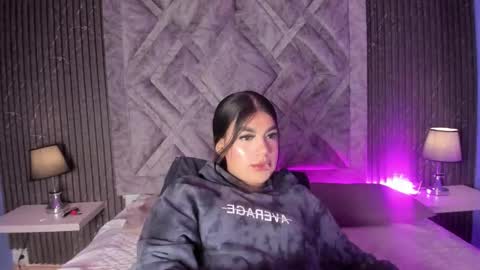 Snapshot of shirleyyjones chatting on 11-30-25, 12:42 Shirley online show from 11-30-25, 12:42