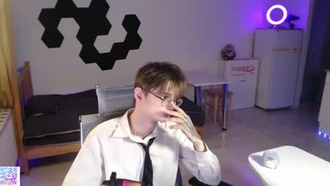 Snapshot of shiromy_ chatting on 11-21-25, 10:30 shiromy_ online show from 11-21-25, 10:30