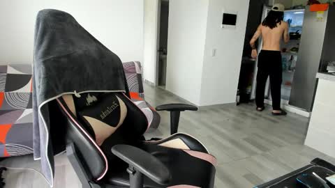 Snapshot of shiryu_ak chatting on 10-23-25, 02:38 -- online show from 10-23-25, 02:38