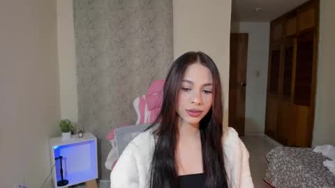 Snapshot of shkendall chatting on 02-14-25, 01:40 kendal online show from 02-14-25, 01:40
