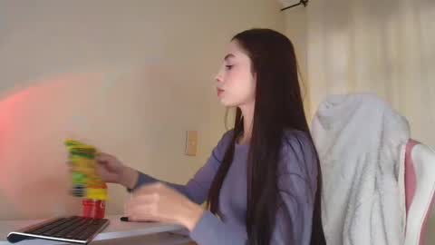 Snapshot of shkendall chatting on 10-14-25, 05:03 kendal online show from 10-14-25, 05:03