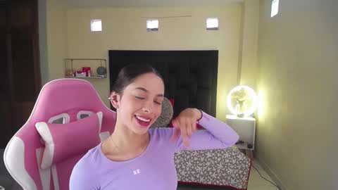 Snapshot of shkendall chatting on 10-28-25, 12:41 kendal online show from 10-28-25, 12:41