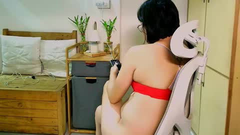 Snapshot of shootingcumts chatting on 05-13-26, 12:19 Mori online show from 05-13-26, 12:19
