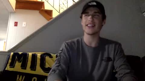 Snapshot of shortiesn40s chatting on 11-19-25, 08:36 shortiesn40s online show from 11-19-25, 08:36