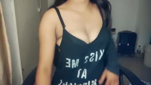 shreya_0 online show from 10-05-25, 02:26