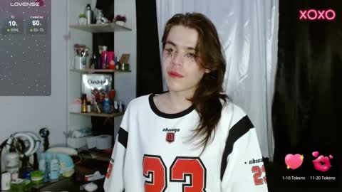 Snapshot of shun_sun chatting on 12-05-24, 03:48 Shun White online show from 12-05-24, 03:48