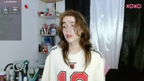 Snapshot of shun_sun chatting on 12-16-24, 06:21 Shun White online show from 12-16-24, 06:21