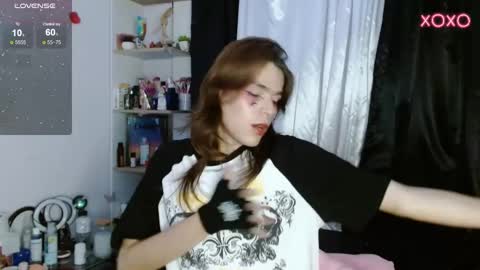 Snapshot of shun_sun chatting on 02-10-25, 01:57 Shun White online show from 02-10-25, 01:57