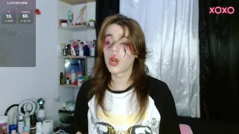 Snapshot of shun_sun chatting on 02-11-25, 02:35 Shun White online show from 02-11-25, 02:35