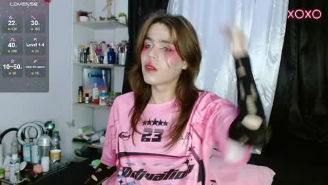 Snapshot of shun_sun chatting on 02-20-25, 02:18 Shun White online show from 02-20-25, 02:18