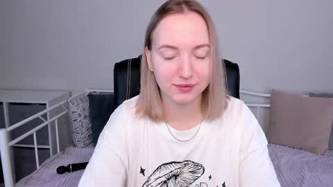 Snapshot of shy_annacutie chatting on 02-25-25, 05:41 Anna online show from 02-25-25, 05:41