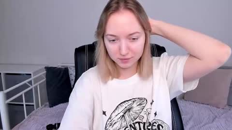 Snapshot of shy_annacutie chatting on 03-03-25, 05:53 Anna online show from 03-03-25, 05:53