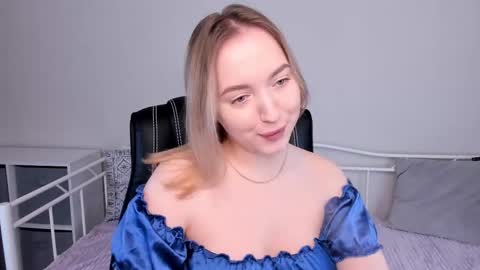 Snapshot of shy_annacutie chatting on 03-11-25, 06:32 Anna online show from 03-11-25, 06:32